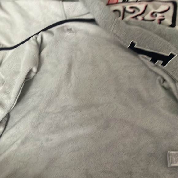 Gap grey jacket with black lettering - Picture 6 of 6